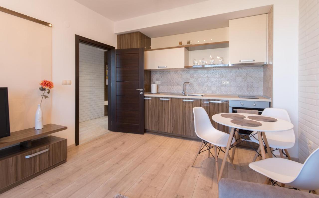 City Apartments Triumph Varna Esterno foto